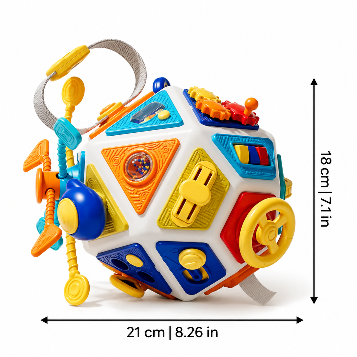 Tout-petit explorant les 22 activités sensorielles d’un cube Montessori
