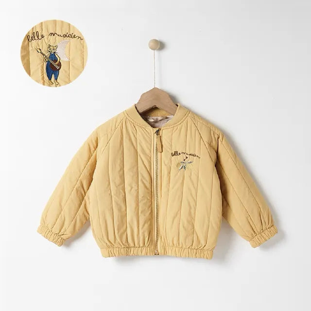 Manteau pour enfant montrant sa coupe confortable