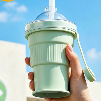 Gobelet en silicone adapté aux boissons à emporter