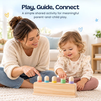 Tout-petit explorant les boutons du jouet d’activité