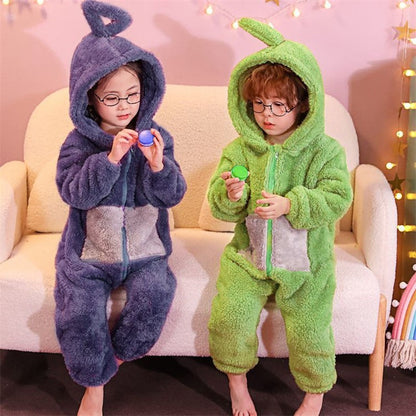 Enfant portant un costume de déguisement pour une activité de jeu de rôle.