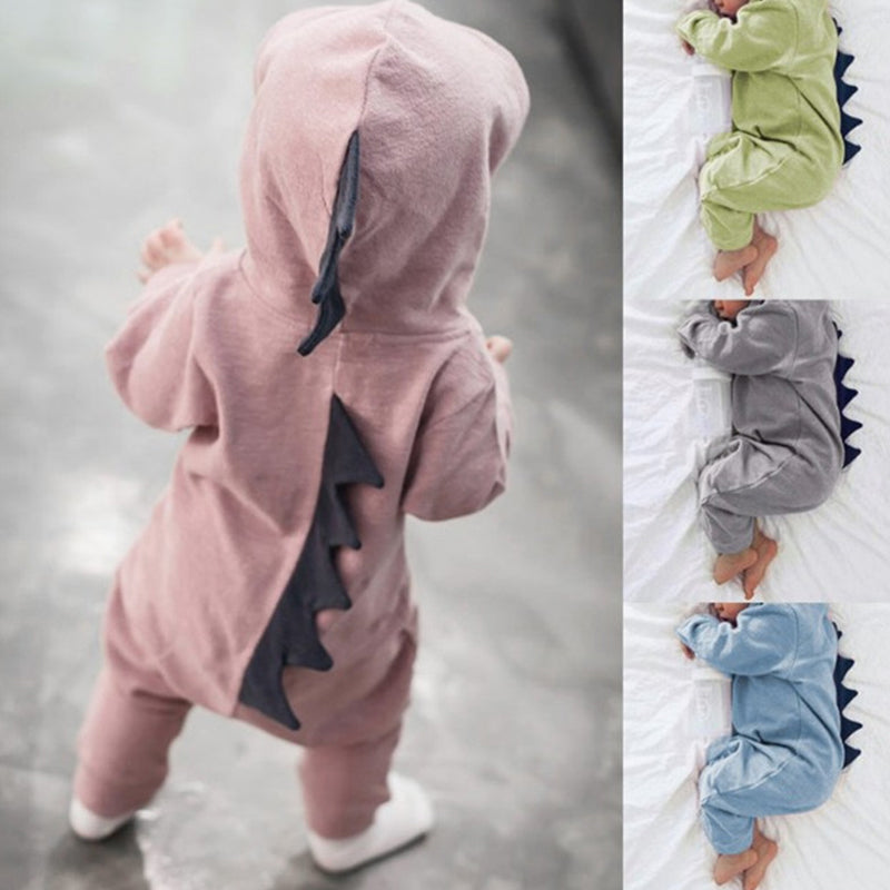 Grenouillère dinosaure confortable pour les moments de jeu de bébé