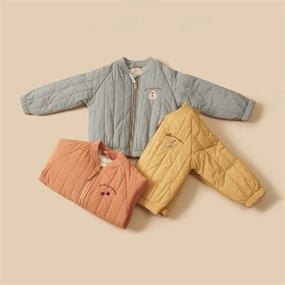 Manteau d’hiver en coton brodé pour enfant, vue de face