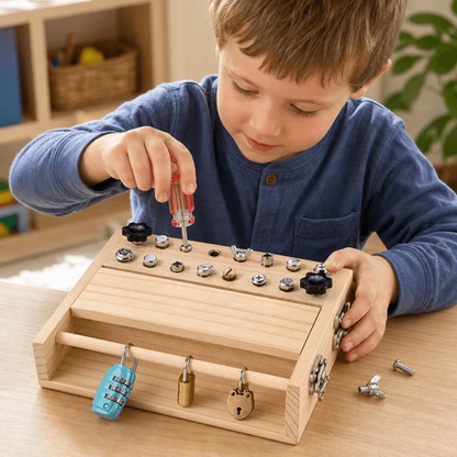 Tableau D’Activités Montessori Avec Serrures Et Clés
