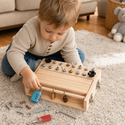 Tableau D’Activités Montessori Avec Serrures Et Clés