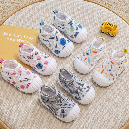 Vue de profil des chaussons chaussettes bébé pour les premiers pas