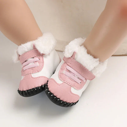Vue de profil de bottillons chauds pour bébé de 0 à 18 mois