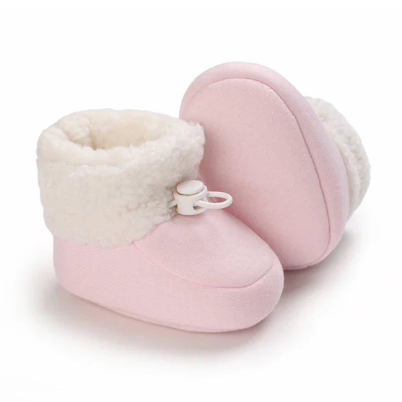 Détail du coton doux des bottes d’hiver pour bébé