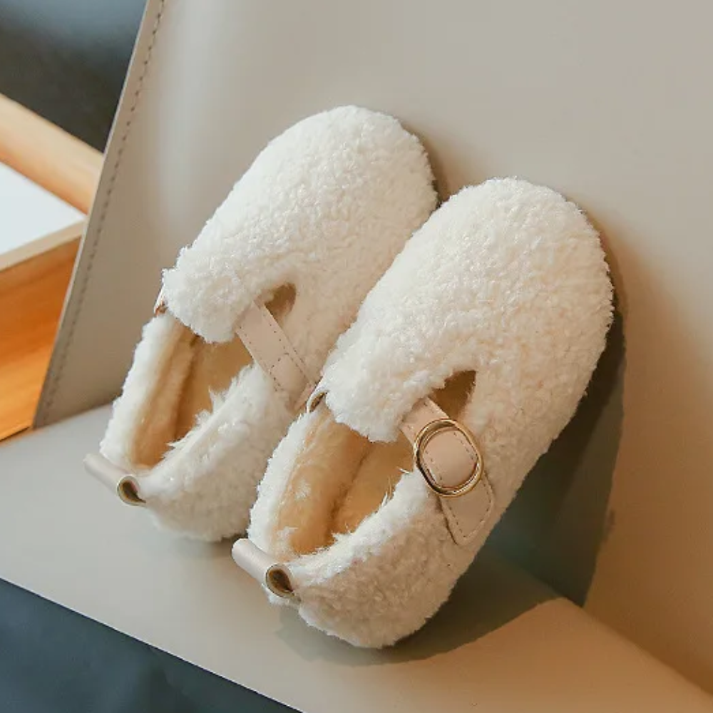 Détail de la semelle des chaussures d’hiver pour enfant